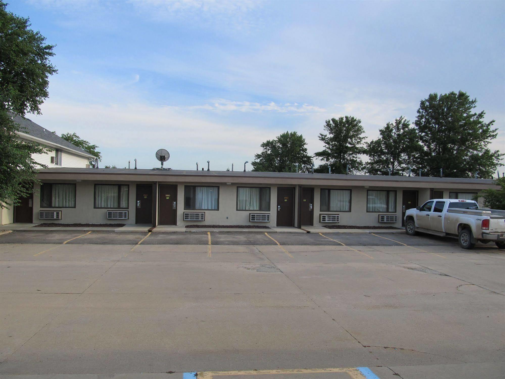 Sunset Inn And Suites Seward Exterior photo