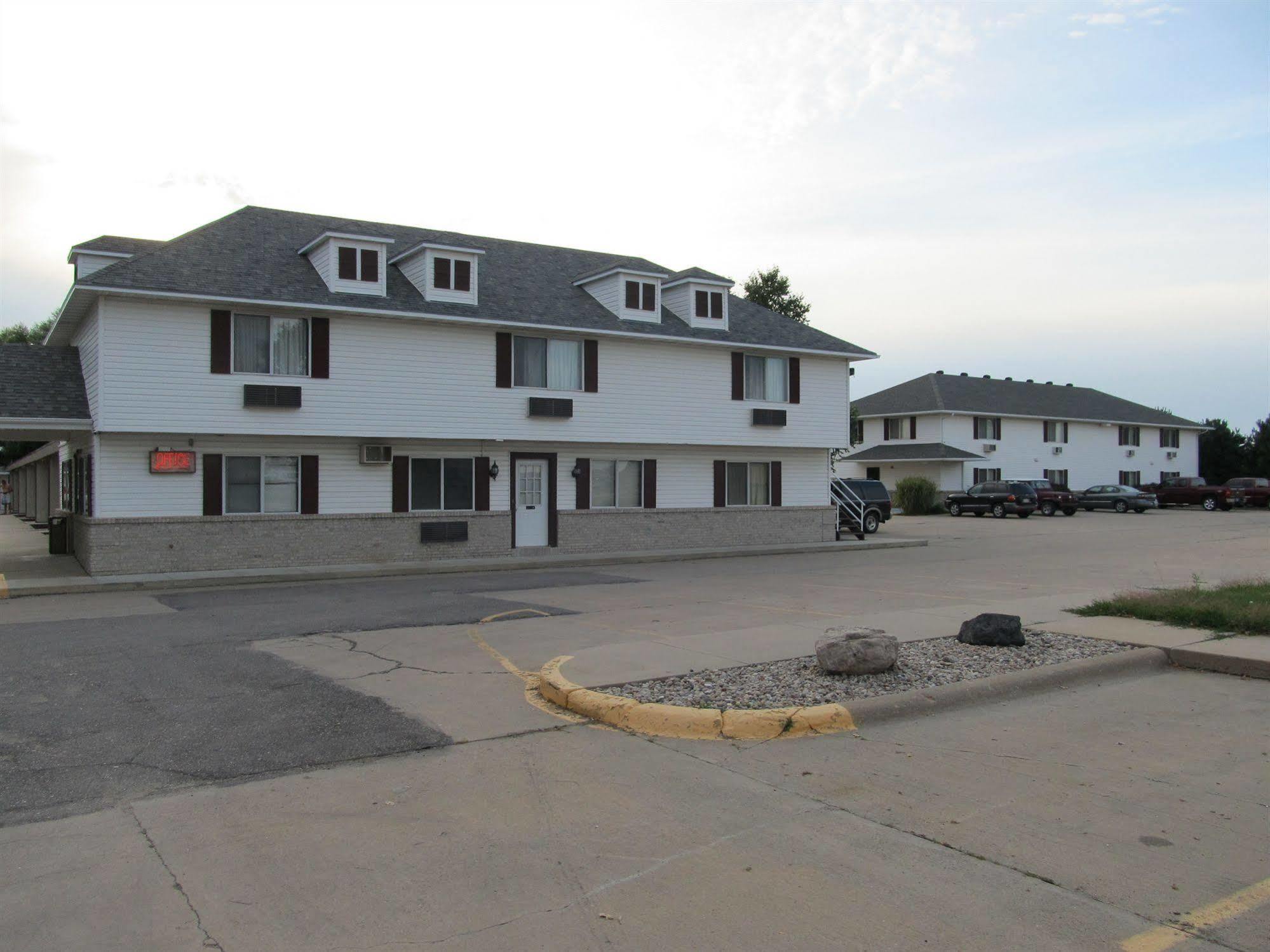 Sunset Inn And Suites Seward Exterior photo